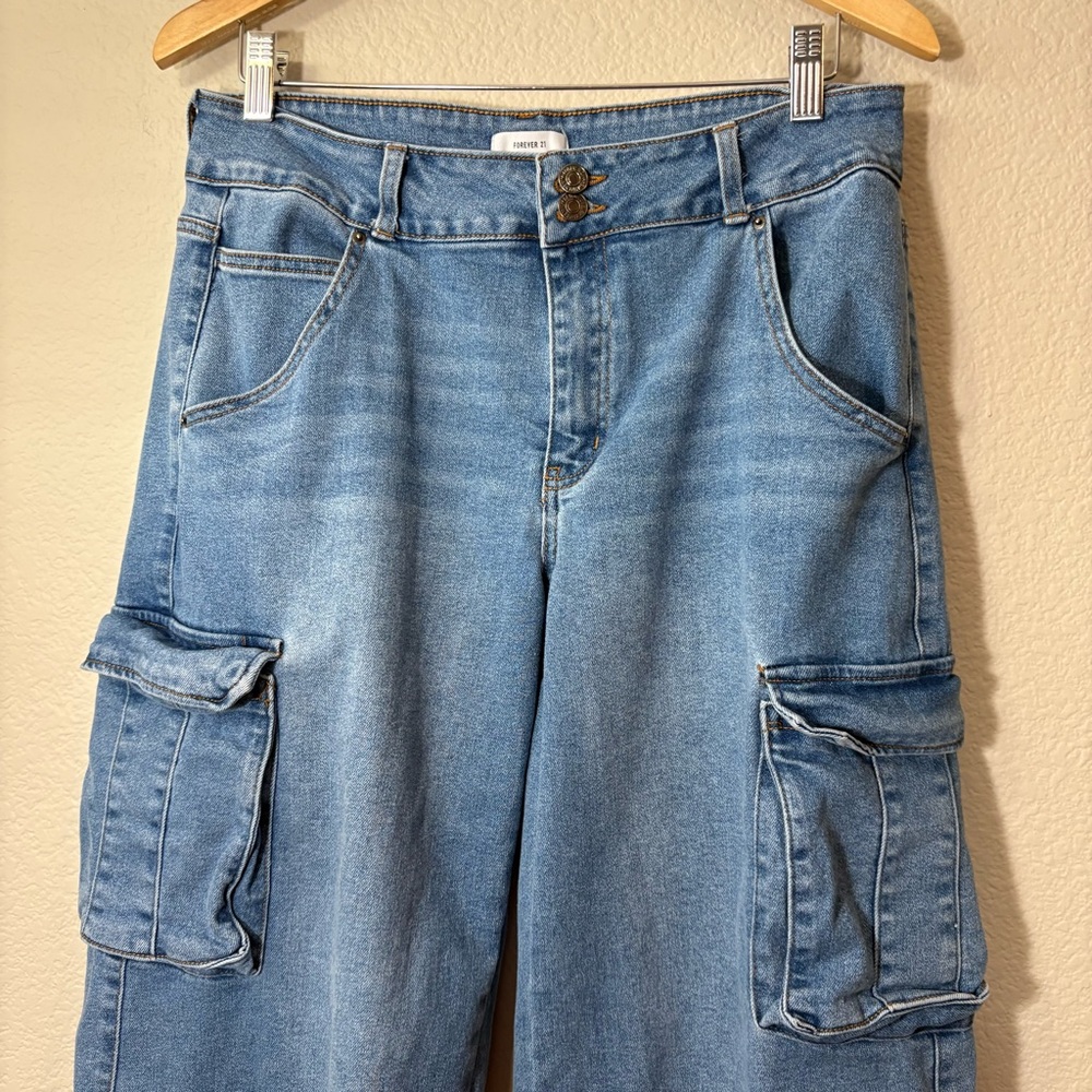 Forever 21 Wide Leg Cargo Jeans Size 29 Light Wash Cropped Y2K - Picture 4 of 10
